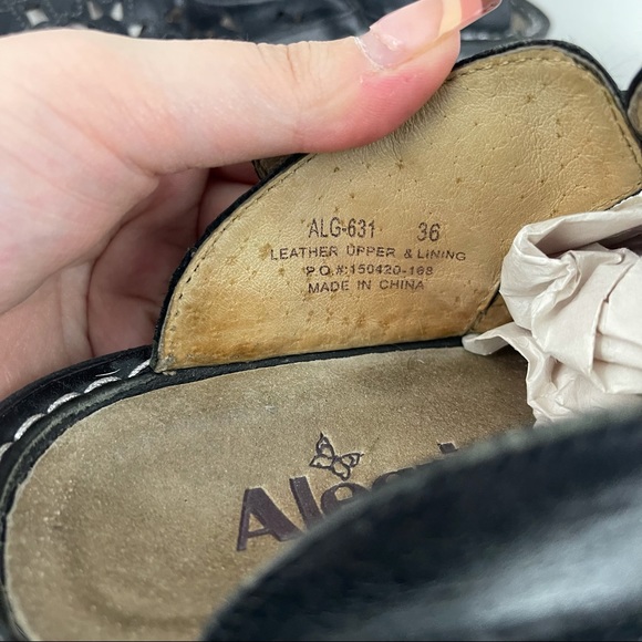 ALEGRIA Classic Breezy Dusty Black Lazer Cut Clog - Picture 8 of 11